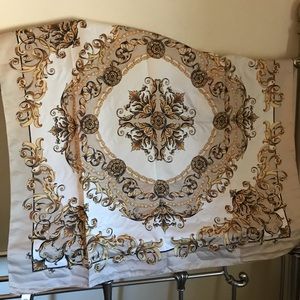 H&M beige and black chain and filigree scarf